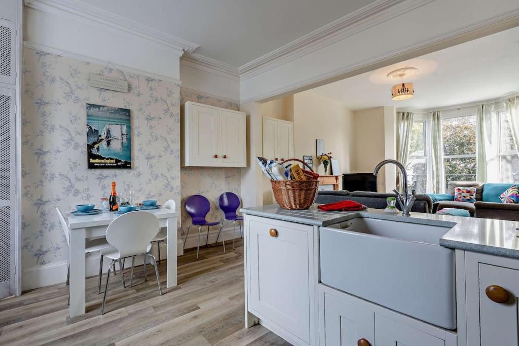 Dizzy Heights Swanage Sleeps 10 With Amazing Views Villa Exterior photo